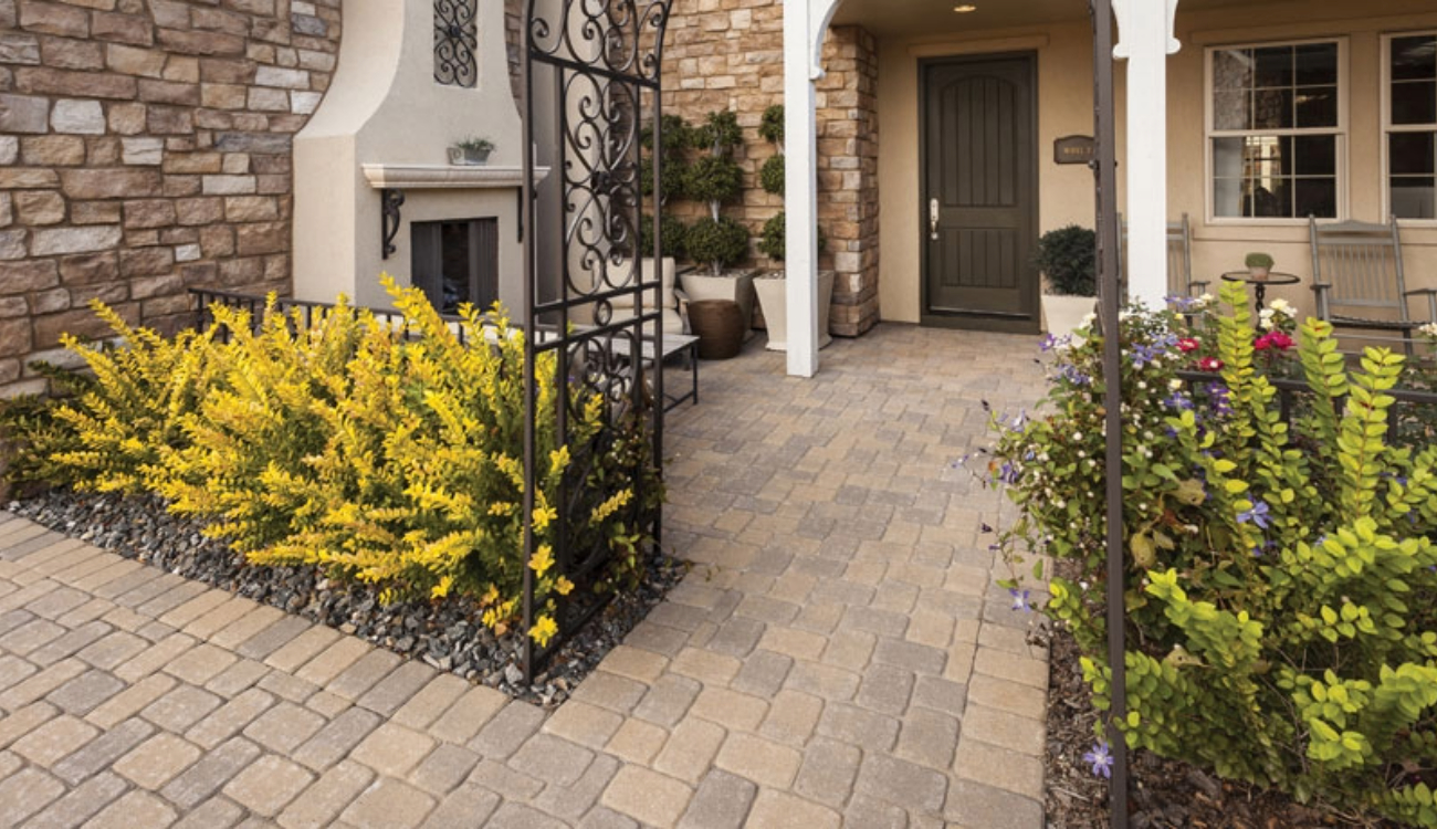 modern front yard patio design with gravel and edging